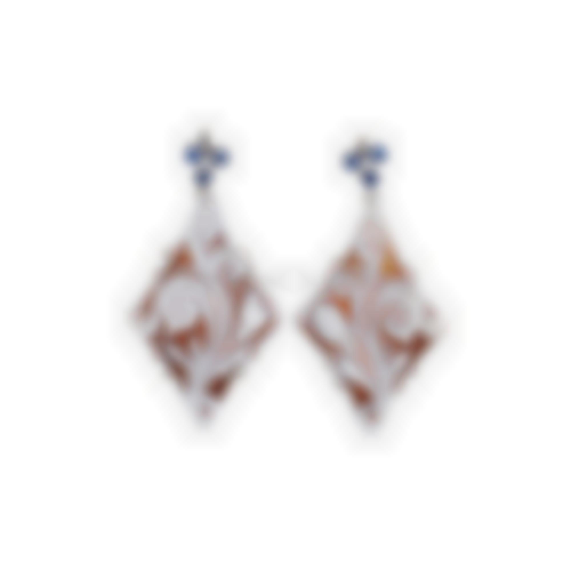 Earrings with cameos set in gold