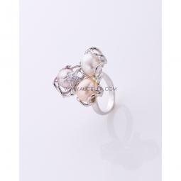 Ring set in silver with fresh water pearls 