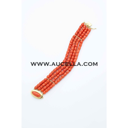 Bracelet set in gold with coral barrels 