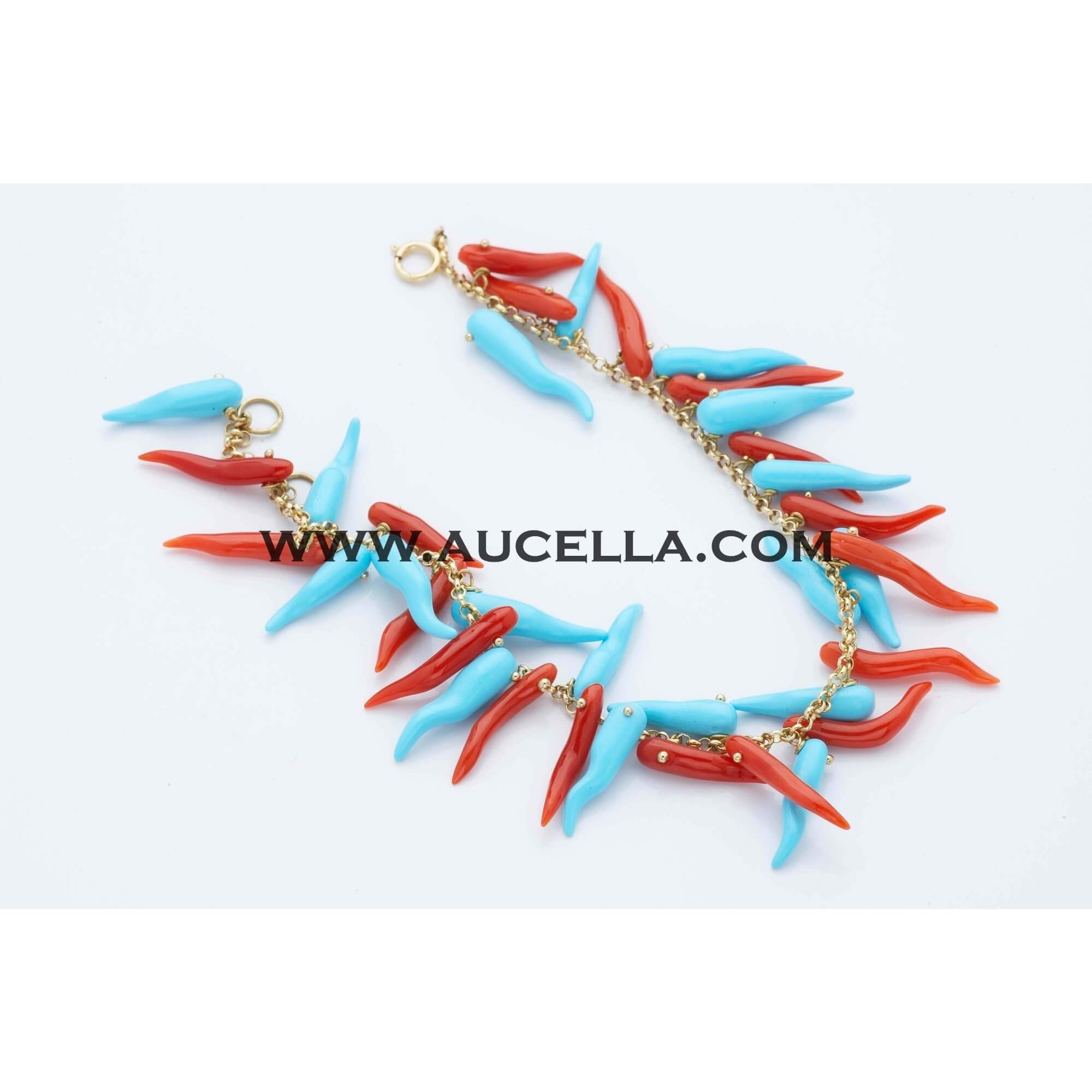 Bracelet set in gold with coral horns