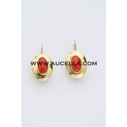 Earrings classic design set in gold with coral