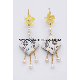 Earrings set in gold with mop flowers