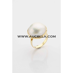 Anello in oro giallo con perla mabe