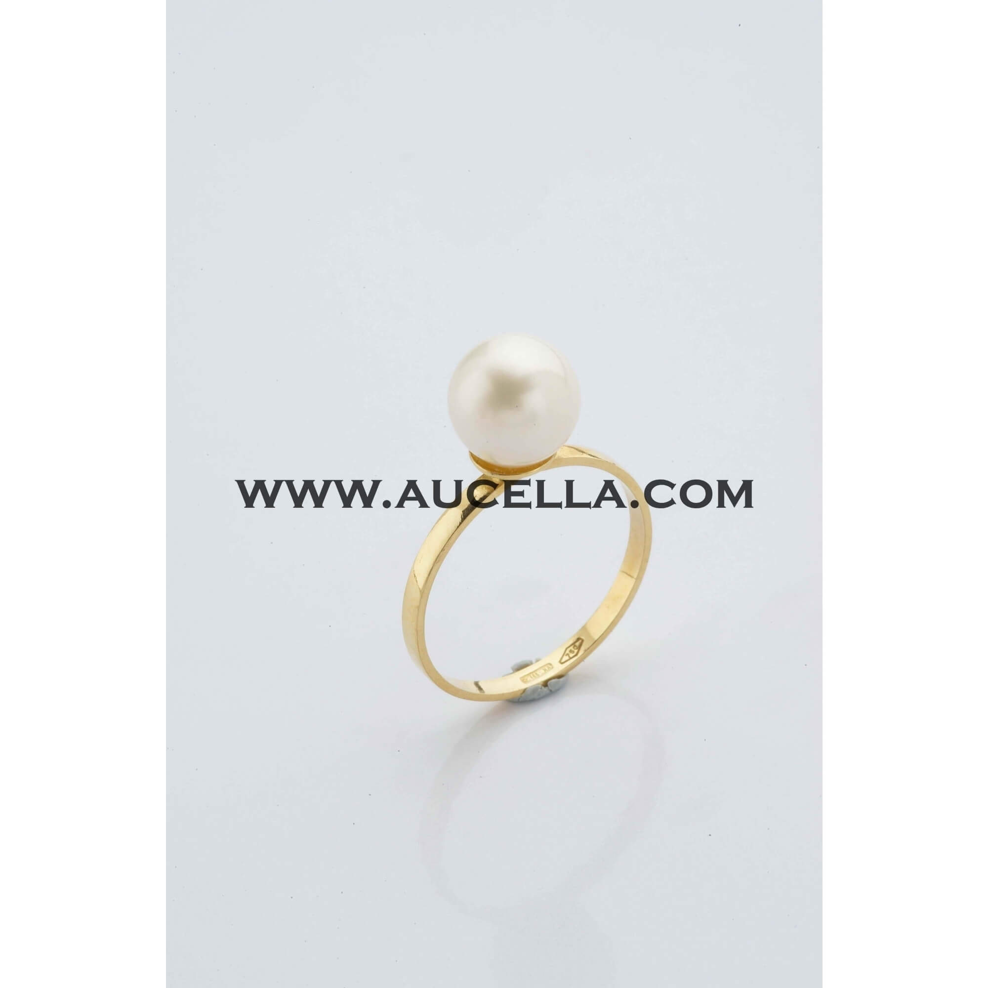 Anello in oro giallo con perla sferica akoya