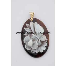 Cameo set in gold with shell