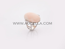 Pink cabochon ring set in gold with diamonds 