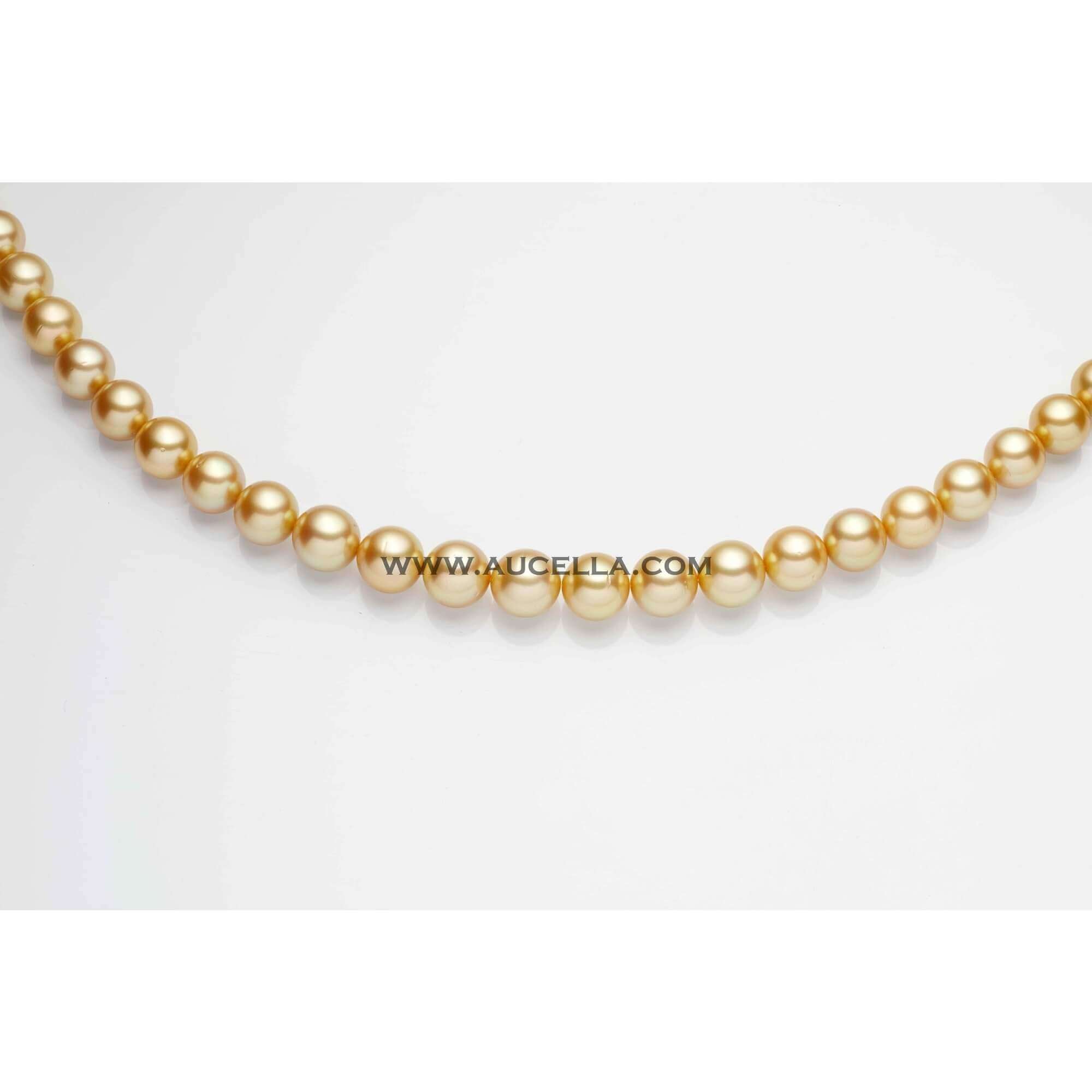 Gold pearls necklace medium size